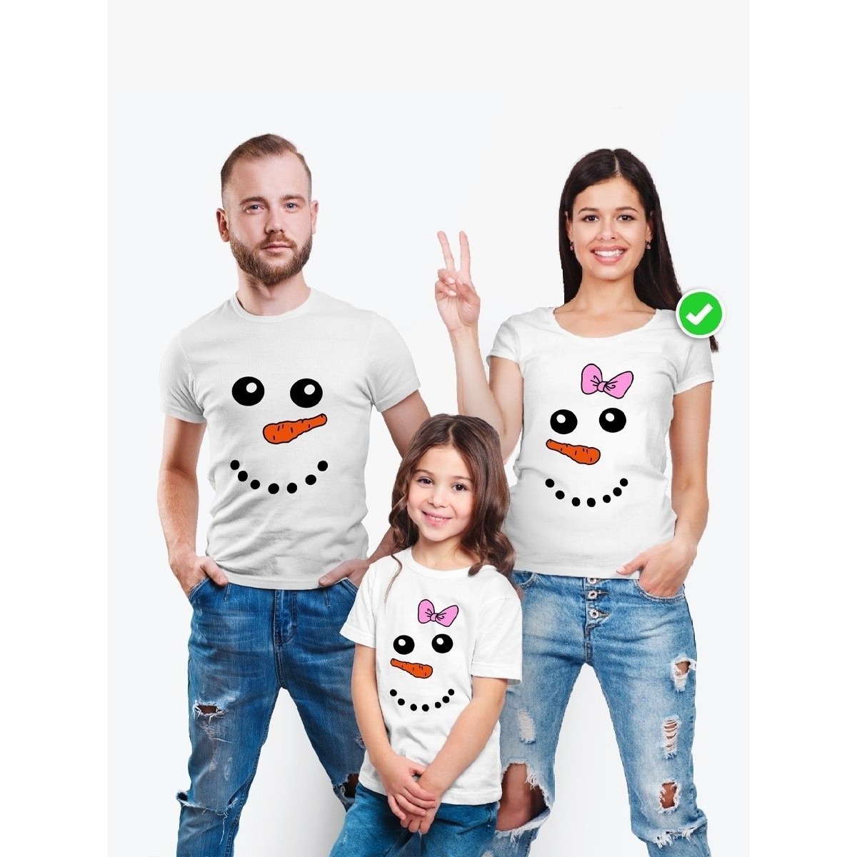 Одинаковые футболки Family Look с принтом "Снеговик" для всей семьи в одном стиле