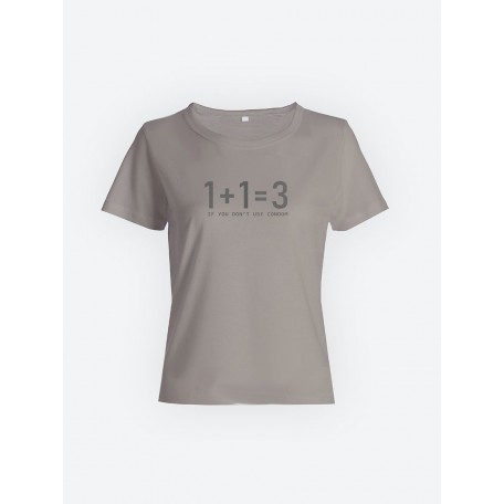 Модная женская футболка с принтом «1+1=3».